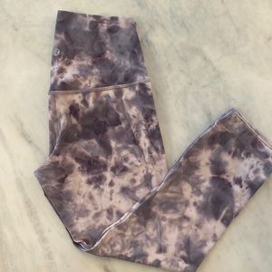Lululemon Align 21 crop, Diamon dye, graphite purple, size 6